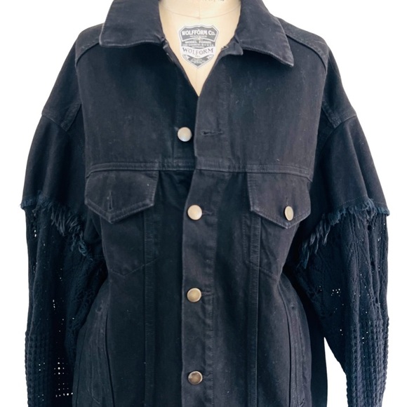 NWOT CIRCUS HOTEL Oversized Denim Jacket Crochet Sleeves in Black Size XS - Picture 4 of 16